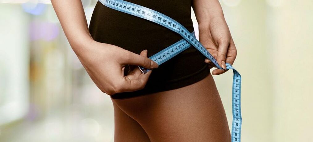 Μια γυναίκα καταγράφει τα αποτελέσματα της αποτελεσματικής απώλειας βάρους
