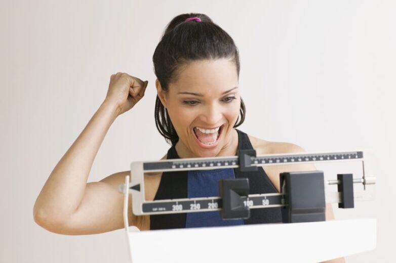 γυναίκα στην ευχάριστη θέση να χάσει βάρος στη δίαιτα Maggi
